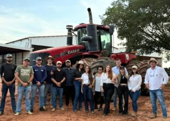 Alunos de Agronomia da UESB visitam fazenda no oeste da Bahia