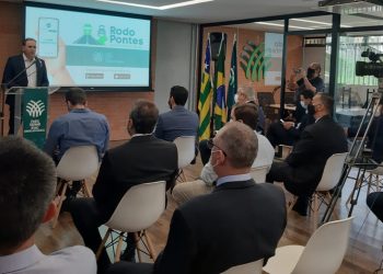 Aprosoja-GO acompanha assinatura de contratos de projetos de rodovias goianas